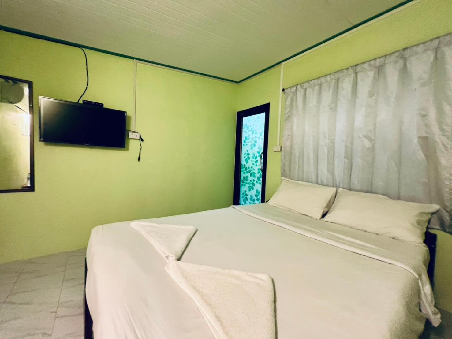 Bed and Breakfast Khaosok Happy House à Khao Sok National Park Extérieur photo