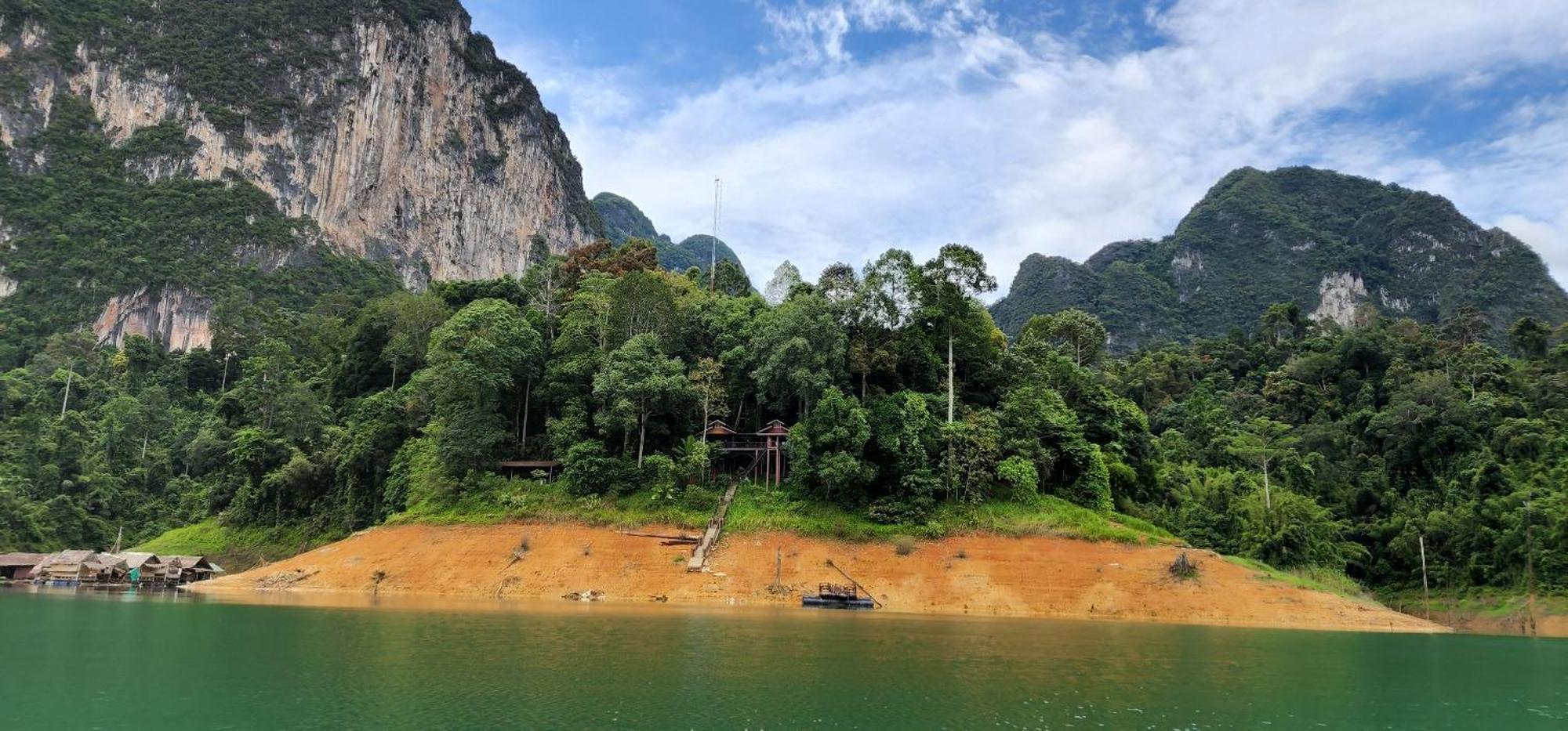 Bed and Breakfast Khaosok Happy House à Khao Sok National Park Extérieur photo