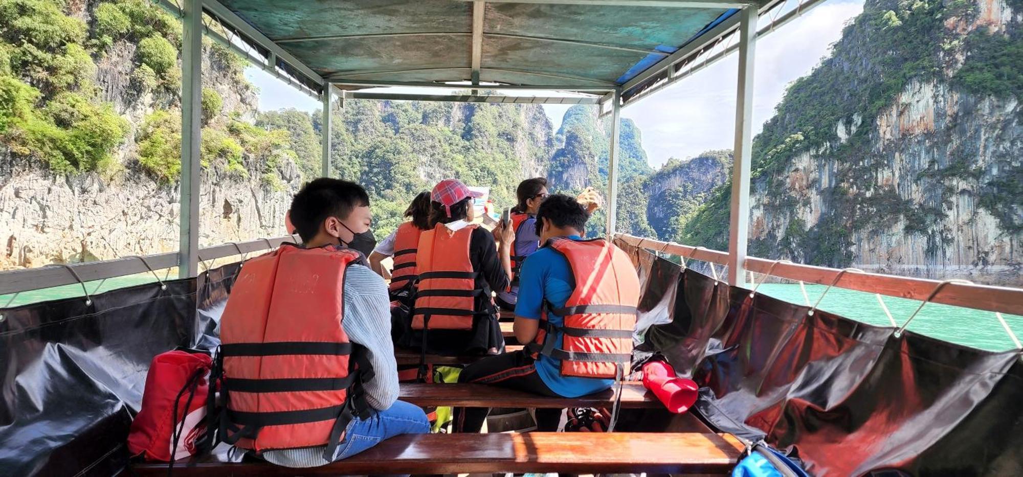 Bed and Breakfast Khaosok Happy House à Khao Sok National Park Extérieur photo