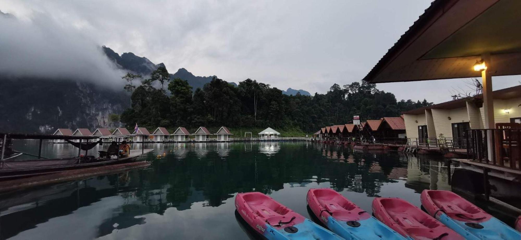 Bed and Breakfast Khaosok Happy House à Khao Sok National Park Extérieur photo